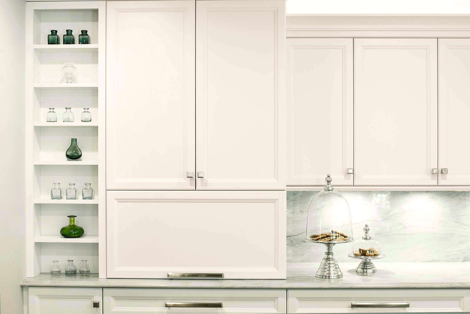 Cook, Eat, Watch 1 beautiful and functional kitchen with shelving and storage
